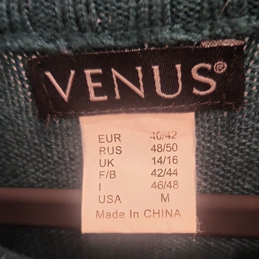 VENUS Keyhole Sweater - Picture 3 of 3